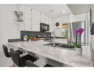 Photo #2: 1006615 Listing