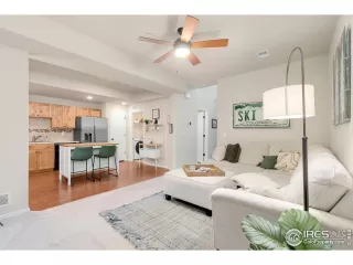 Photo #2: 1006626 Listing