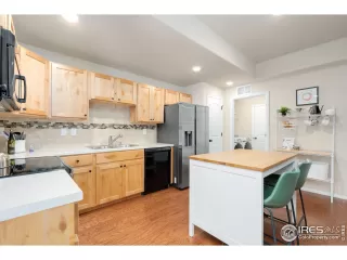 Photo #5: 1006626 Listing