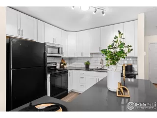 Photo #6: 1006634 Listing