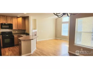 Photo #4: 1006735 Listing