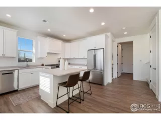 Photo #6: 1006751 Listing