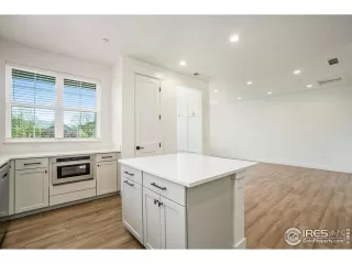 Photo #4: 1006759 Listing