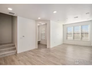 Photo #4: 1006762 Listing