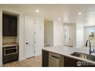 Photo #5: 1006767 Listing