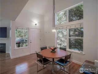 Photo #6: 1006826 Listing