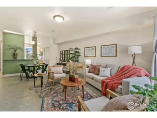 Photo #2: 1006858 Listing