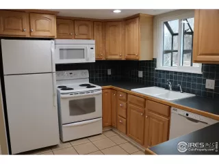 Photo #5: 1006859 Listing