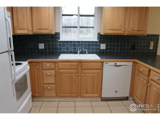 Photo #6: 1006859 Listing