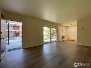 Photo #4: 1006877 Listing