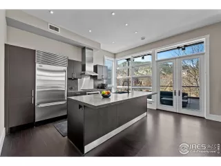 Photo #2: 1006882 Listing