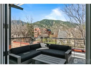 Photo #4: 1006882 Listing