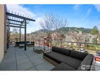 Photo #5: 1006882 Listing