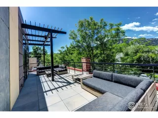 Photo #6: 1006882 Listing