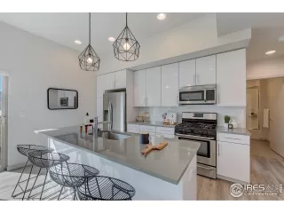 Photo #2: 1006883 Listing