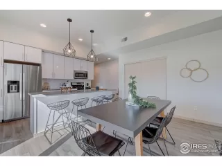 Photo #5: 1006883 Listing