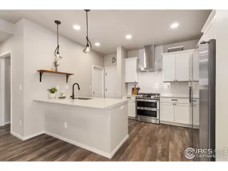 Photo #2: 1006918 Listing