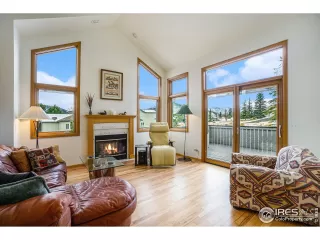 Photo #5: 1006942 Listing