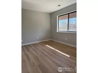 Photo #6: 1006992 Listing