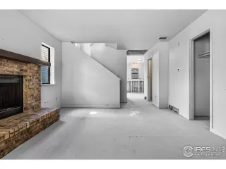 Photo #4: 1007473 Listing