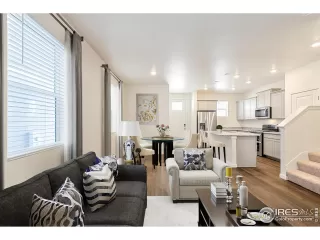 Photo #2: 1007622 Listing