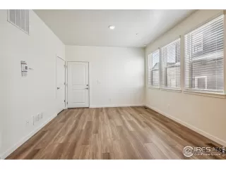 Photo #4: 1007622 Listing