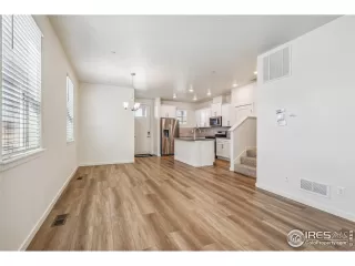 Photo #6: 1007622 Listing