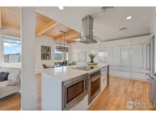 Photo #4: 1007649 Listing