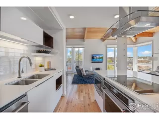 Photo #5: 1007649 Listing