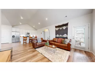 Photo #4: 1007757 Listing