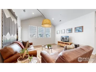 Photo #5: 1007757 Listing