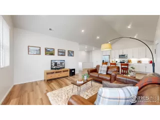 Photo #6: 1007757 Listing