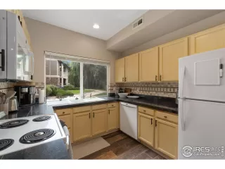 Photo #6: 1007761 Listing