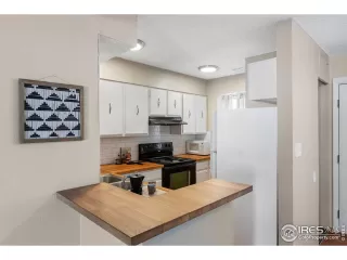 Photo #6: 1007827 Listing