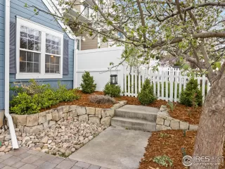 Photo #6: 1007962 Listing