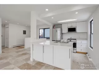 Photo #6: 1008022 Listing