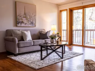 Photo #5: 1008067 Listing