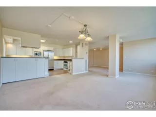 Photo #6: 1008178 Listing