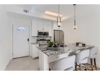 Photo #5: 1008208 Listing