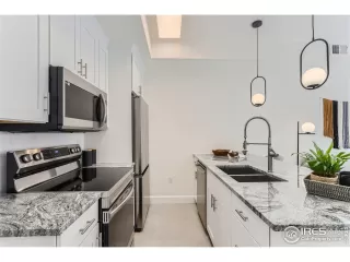 Photo #6: 1008208 Listing