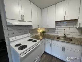 Photo #4: 1008225 Listing