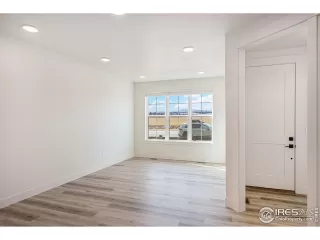 Photo #2: 1008263 Listing