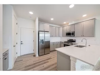 Photo #3: 1008263 Listing