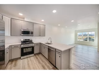 Photo #4: 1008263 Listing