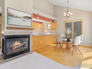 Photo #5: 1008271 Listing