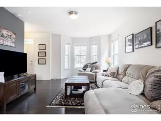 Photo #4: 1008303 Listing