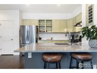 Photo #6: 1008303 Listing