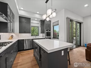 Photo #2: 1008314 Listing