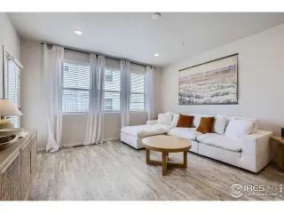 Photo #3: 1008400 Listing