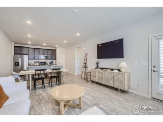 Photo #4: 1008400 Listing